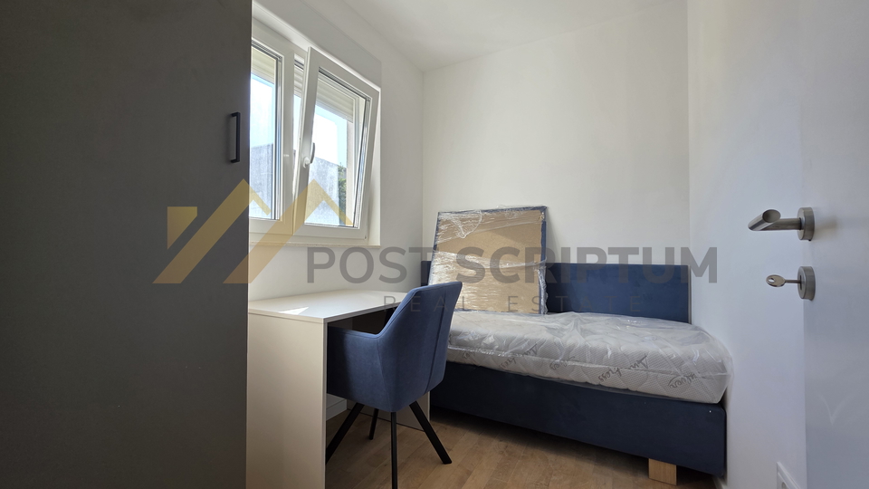 PRVO USELJENJE, DVOSOBAN S PATKINGOM U GARAŽI