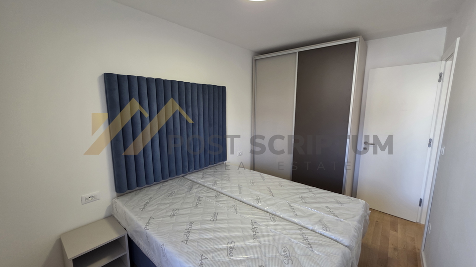 PRVO USELJENJE, DVOSOBAN S PATKINGOM U GARAŽI