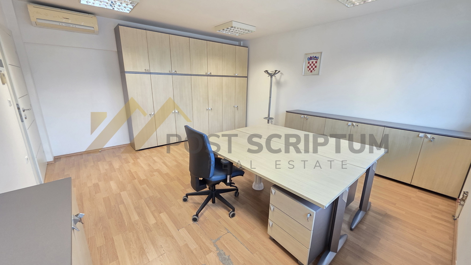 Commercial Property&comma; 22 m2&comma; For Rent&comma; Split - Grad