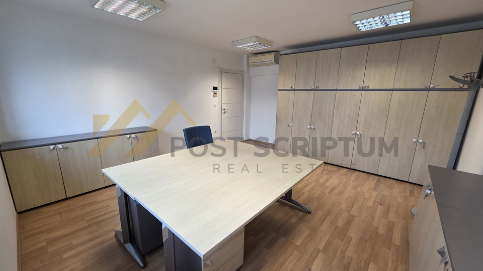 Commercial Property&comma; 22 m2&comma; For Rent&comma; Split - Grad