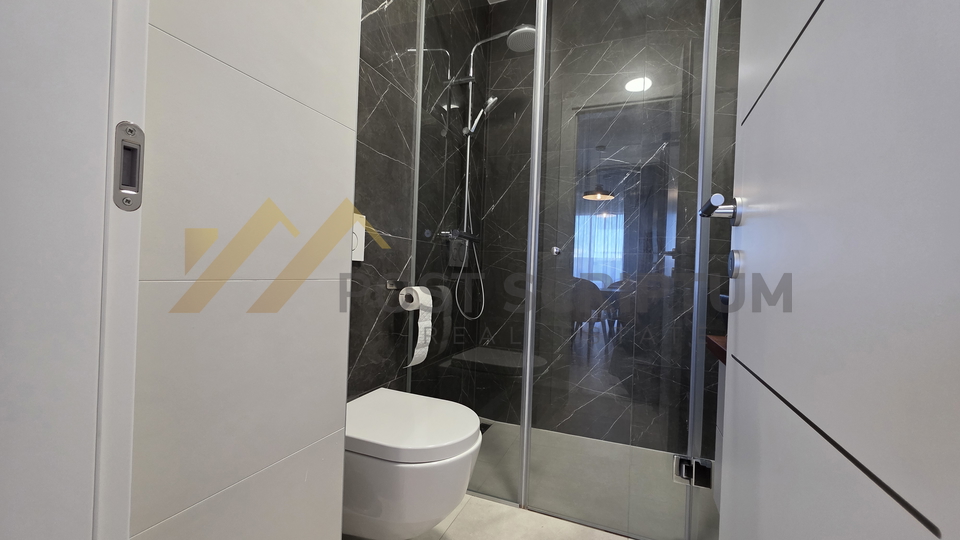 PODSTRANA&comma; PREKRASAN&comma; DVOSOBAN&comma; DUGOROCNO&comma; PARKING