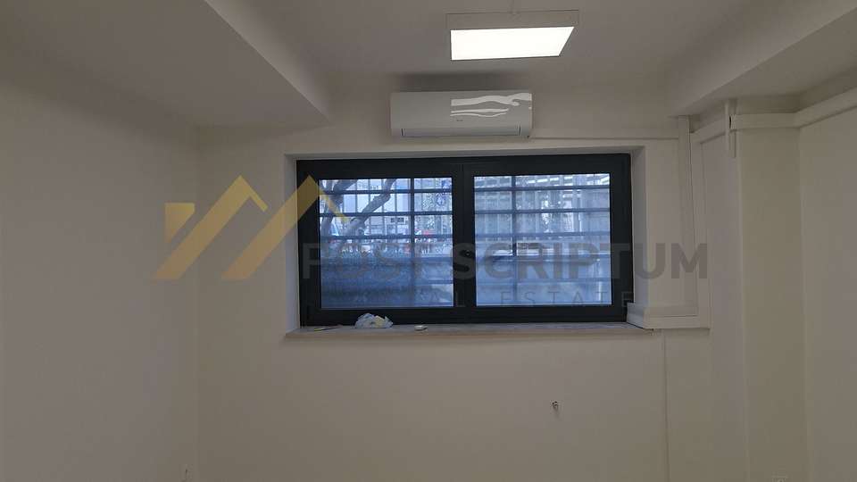 GRAD&comma; POSLOVNO-UREDSKI PROSTOR&comma; ZGRADA LAV&Ccaron;EVI&Cacute;&comma; BEZ AG&period;PROVIZIJE