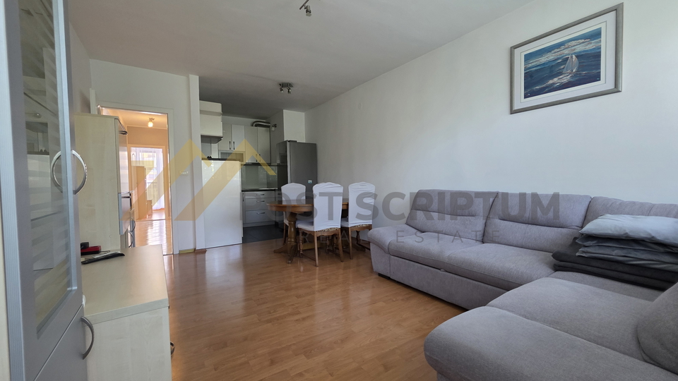 SPLIT 3&comma; KOMFORAN TROSOBAN S NAMJE&Scaron;TAJEM U CIJENI
