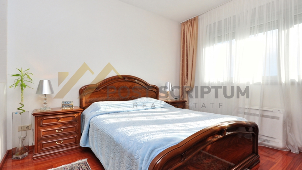 FIRULE&comma; BEAUTIFUL COMFORTABLE TWO BEDROOM APARTMENT