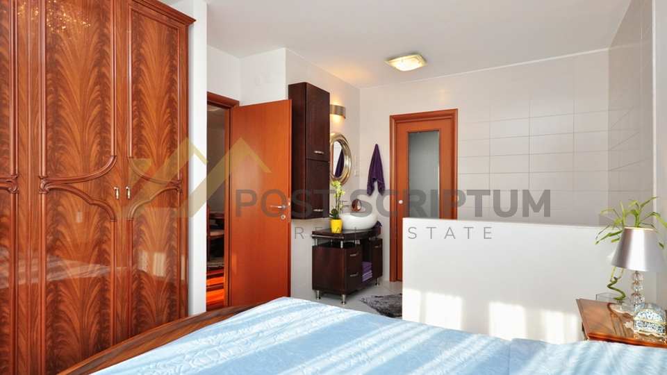FIRULE&comma; BEAUTIFUL COMFORTABLE TWO BEDROOM APARTMENT