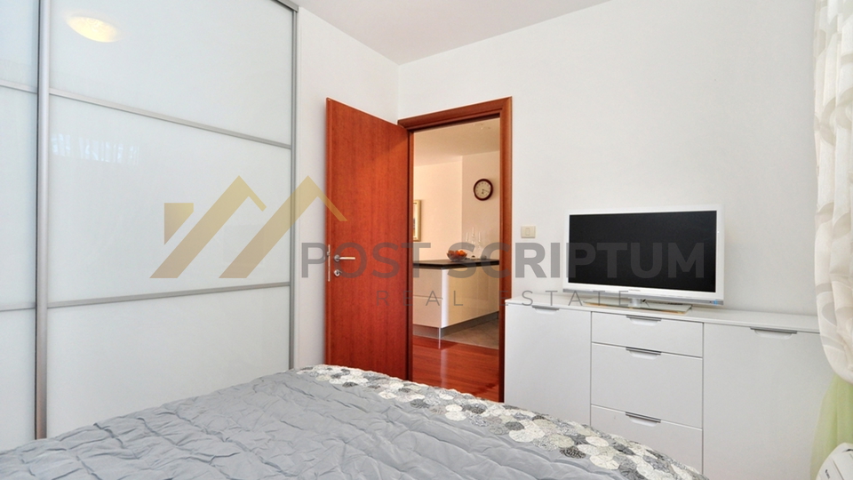 FIRULE&comma; BEAUTIFUL COMFORTABLE TWO BEDROOM APARTMENT