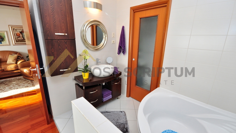 FIRULE&comma; BEAUTIFUL COMFORTABLE TWO BEDROOM APARTMENT