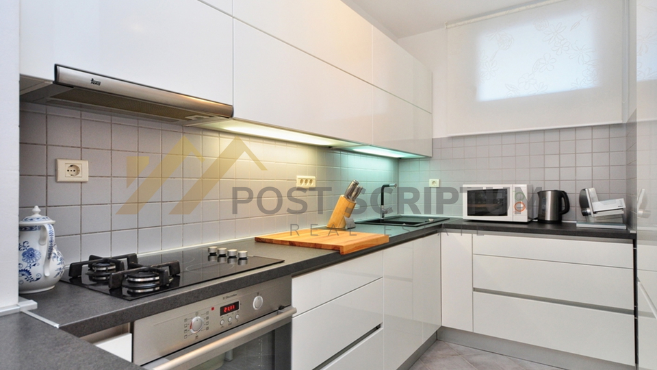 FIRULE&comma; BEAUTIFUL COMFORTABLE TWO BEDROOM APARTMENT