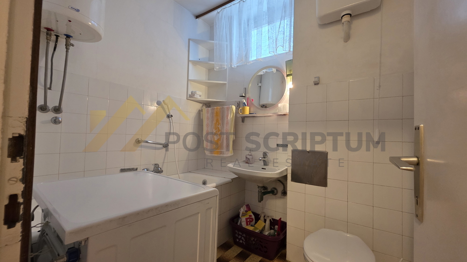 RAVNE NJIVE&comma; ODLI&Ccaron;AN DVOSOBAN S LO&Dstrok;OM