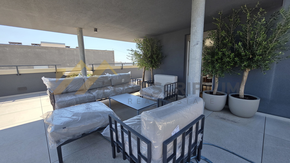 BOL, LUKSUZAN PENTHOUSE, PARKING, DUGOROČAN NAJAM