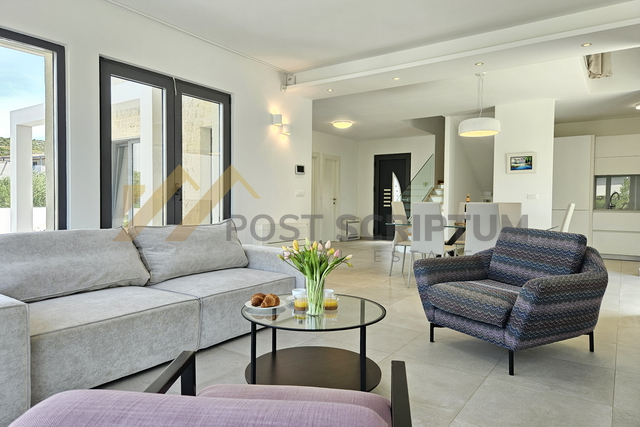 KANICA, MEDITERANSKA VILA S BAZENOM, DOSTUPNO OD 01.10.2025.