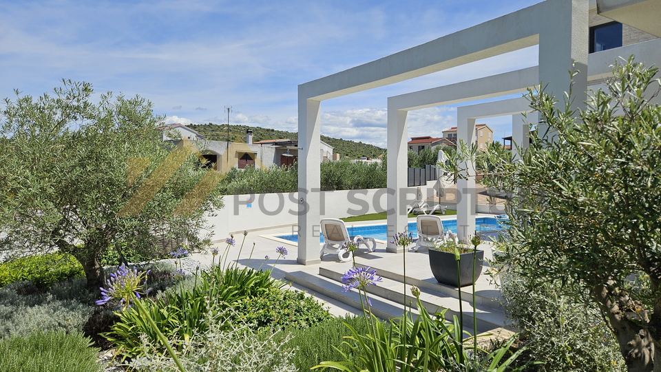 KANICA, MEDITERRANEAN VILLA WITH A POOL, AVAILABLE FROM OCTOBER 1, 2024.