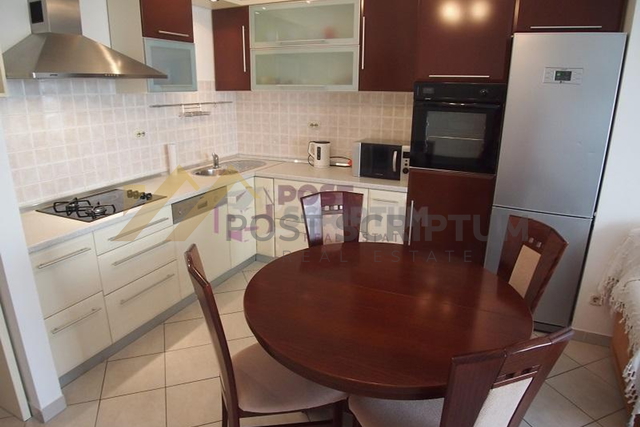 ŽNJAN, TWO BEDROOM, PARKING PLACE IN THE GARAGE