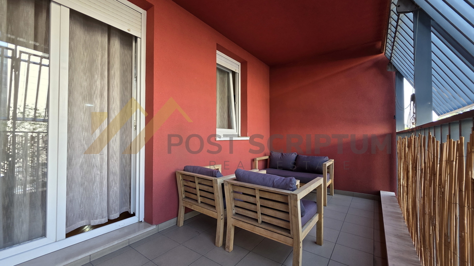 BRODARICA&comma; KOMFORAN TROSOBAN S PARKINGOM&comma; DUGORO&Ccaron;NO