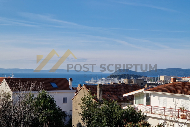 LUČAC, KUĆA NA IZVRSNOJ LOKACIJI S PREKRASNIM VRTOM