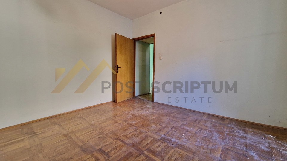 LUČAC, HOUSE WITH A BEAUTIFUL GARDEN
