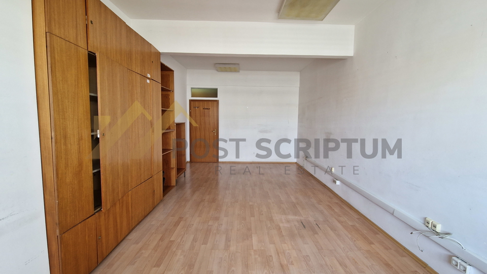 DOBRI, COMMERCIAL PROPERTY of 24sqm, UTILITIES INCLUDED IN THE RENT PRICE