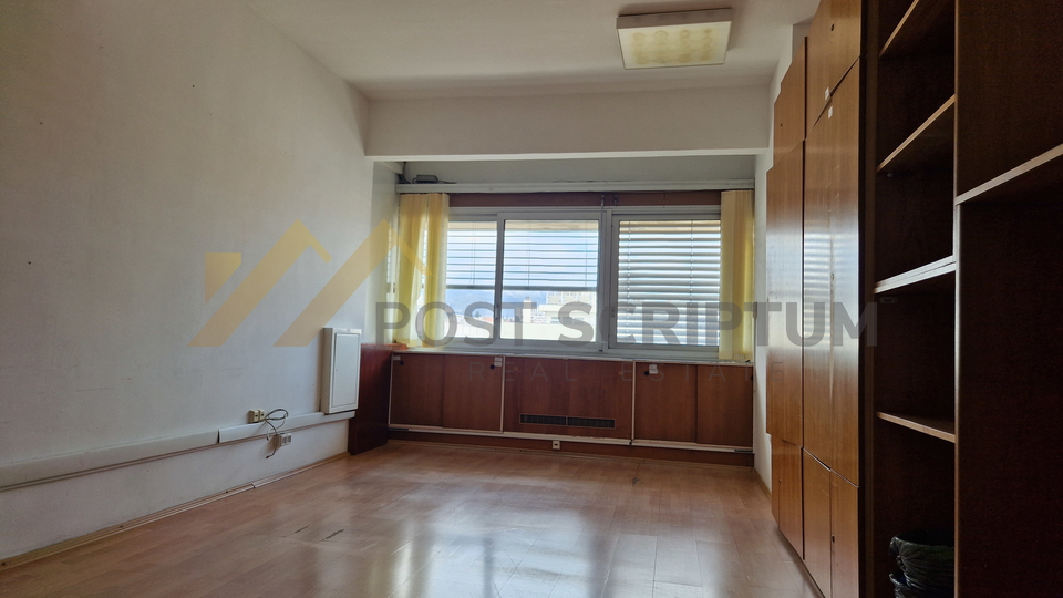 DOBRI, COMMERCIAL PROPERTY of 24sqm, UTILITIES INCLUDED IN THE RENT PRICE