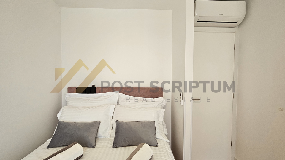 KAŠTEL SUĆURAC, KUĆA S BAZENOM I OKUĆNICOM