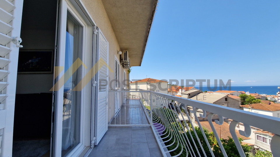 MAKARSKA, NOVOUREĐEN DVOSOBAN S PARKING MJESTOM, DUGOROČAN NAJAM