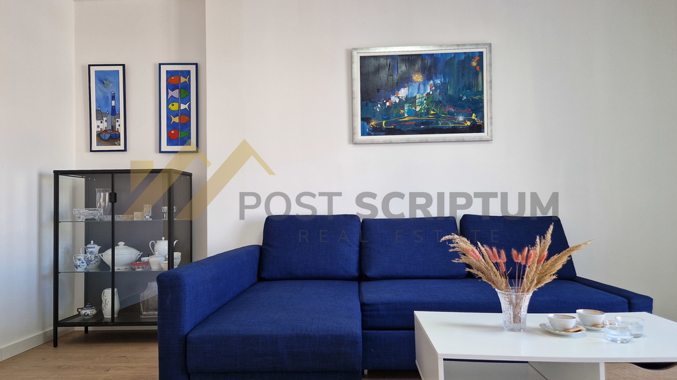 MAKARSKA, NOVOUREĐEN DVOSOBAN S PARKING MJESTOM, DUGOROČAN NAJAM