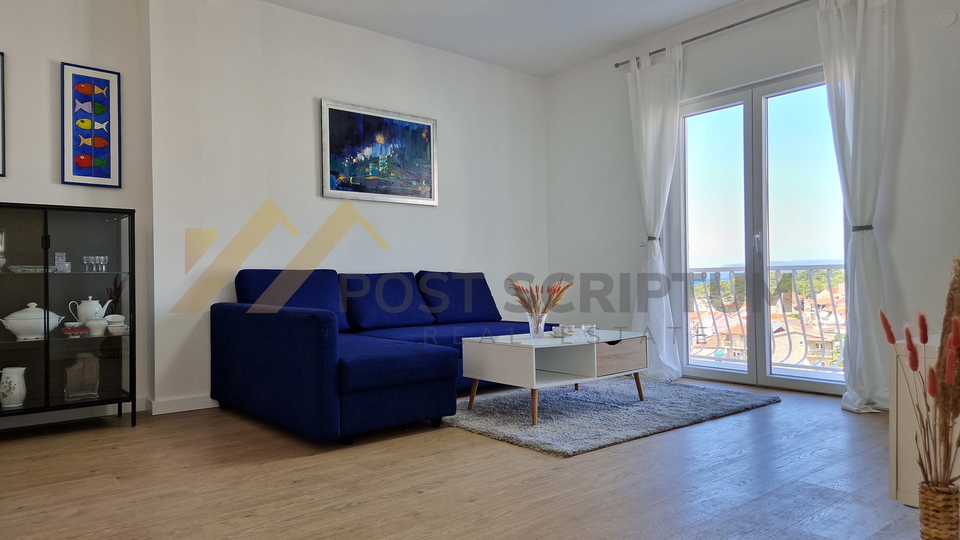 MAKARSKA, NOVOUREĐEN DVOSOBAN S PARKING MJESTOM, DUGOROČAN NAJAM