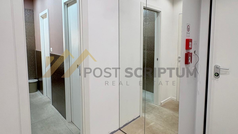BUSINESS SPACE of 63sqm&comma; ATTRACTIVE LOCATION