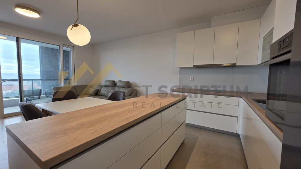 TRSTENIK&comma; PREDIVAN DVOSOBAN&comma; PARKING&comma; DUGORO&Ccaron;NO