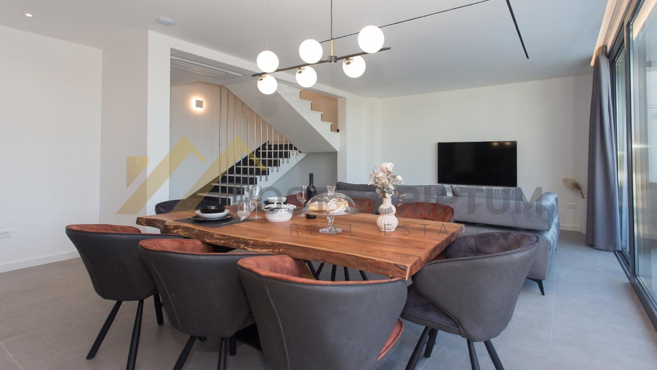 KASTEL KAMBELOVAC, MODERN HOUSE FOR RENT, SWIMMING POOL