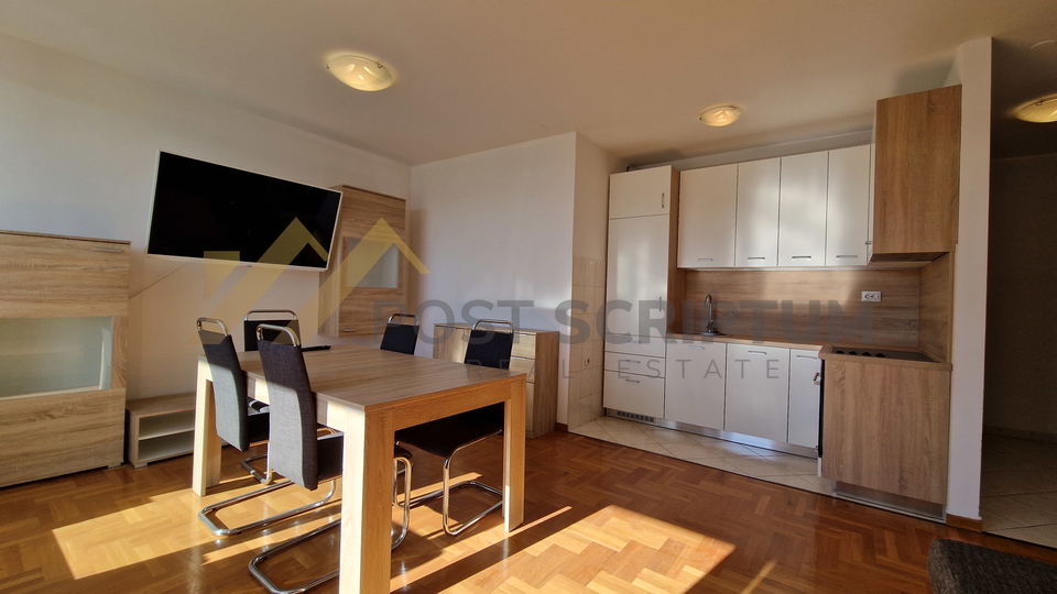 TWO BEDROOM APARTMENT NEAR THE SEA&comma; GARAGE