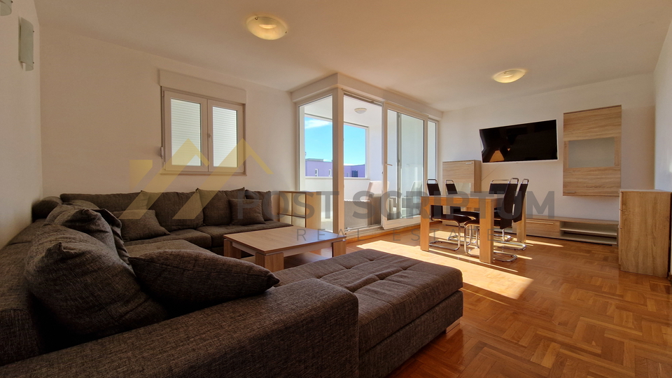 TWO BEDROOM APARTMENT NEAR THE SEA&comma; GARAGE