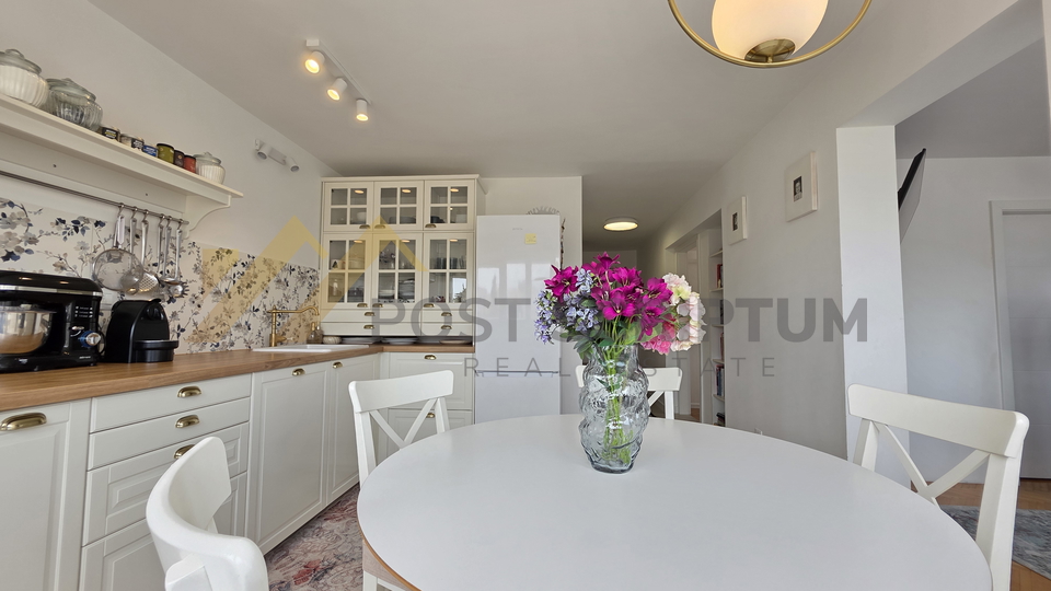 GRIPE&comma; KOMFORAN JEDNOSOBAN &Scaron;ARMANTNOG URE&Dstrok;ENJA