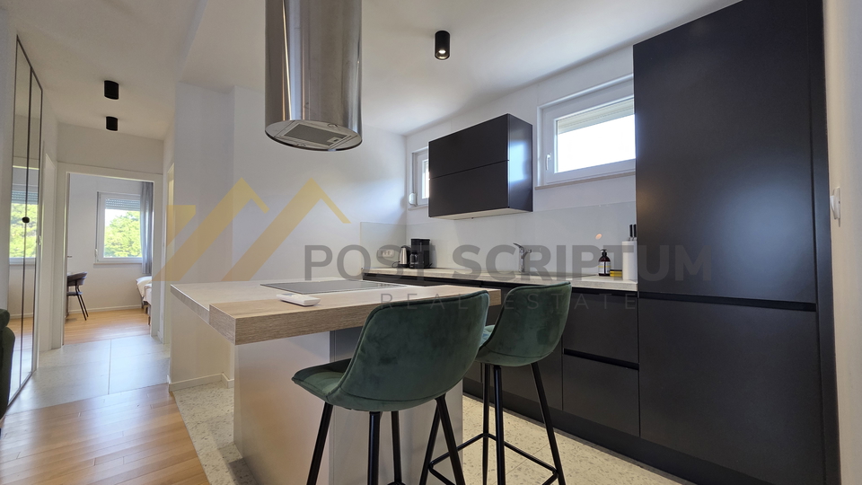 PODSTRANA&comma; PREKRASAN&comma; DVOSOBAN&comma; DUGOROCNO&comma; PARKING