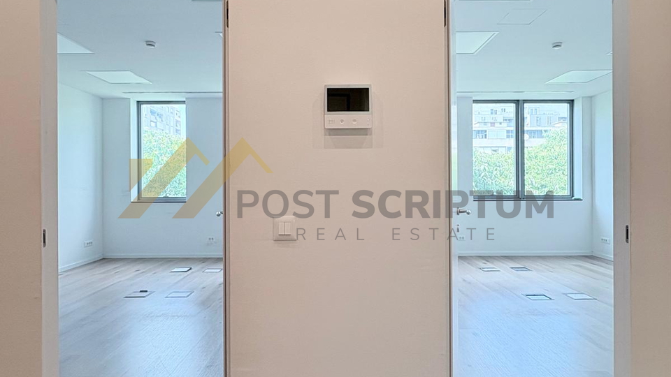 BUSINESS SPACE of 63sqm&comma; ATTRACTIVE LOCATION