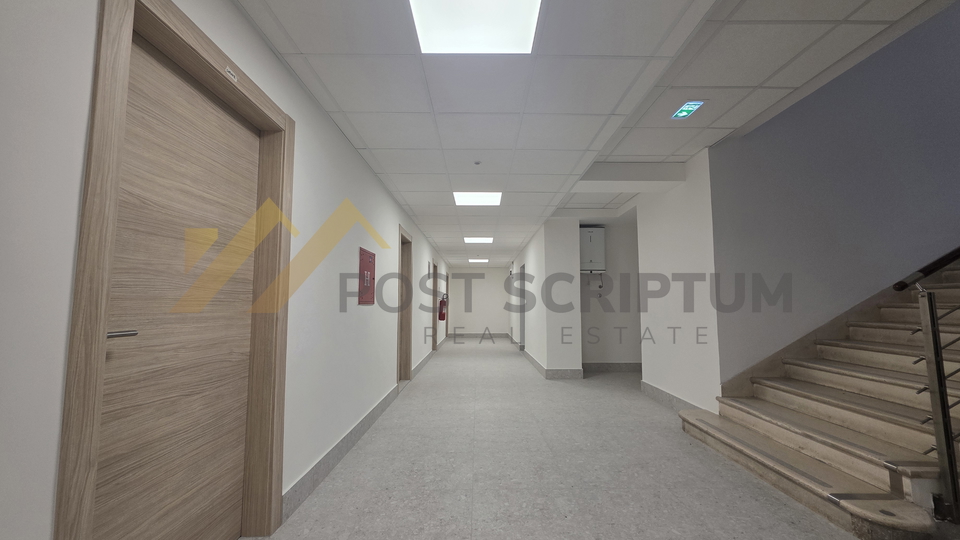 GRAD&comma; POSLOVNO-UREDSKI PROSTOR od 200m2