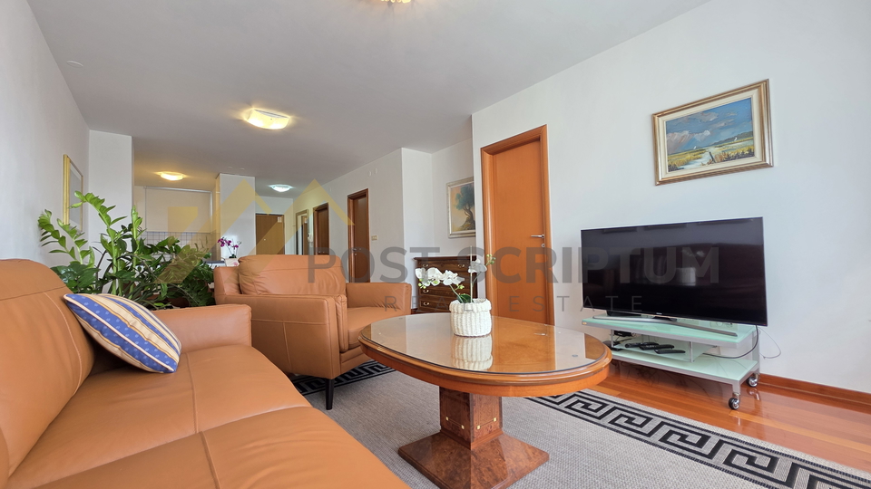 FIRULE&comma; BEAUTIFUL COMFORTABLE TWO BEDROOM APARTMENT