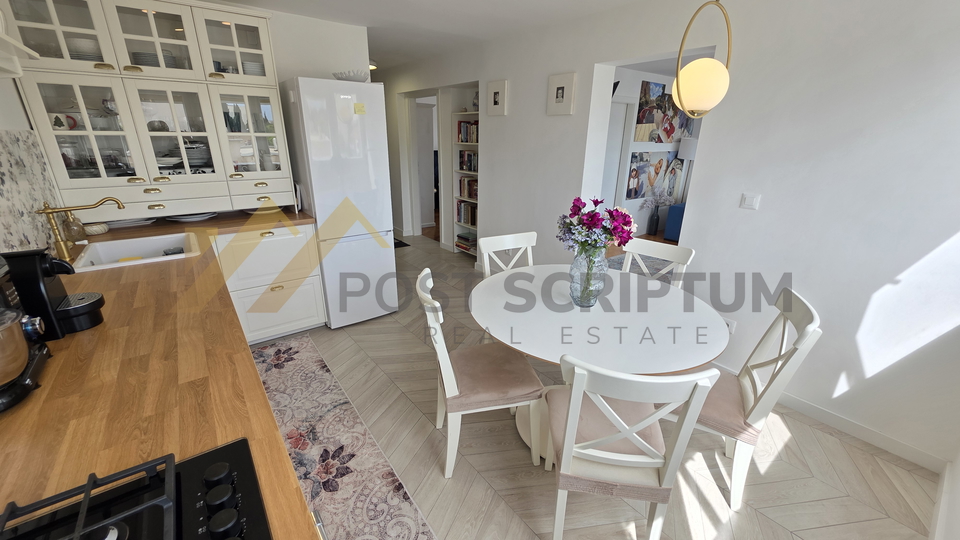 GRIPE&comma; KOMFORAN JEDNOSOBAN &Scaron;ARMANTNOG URE&Dstrok;ENJA