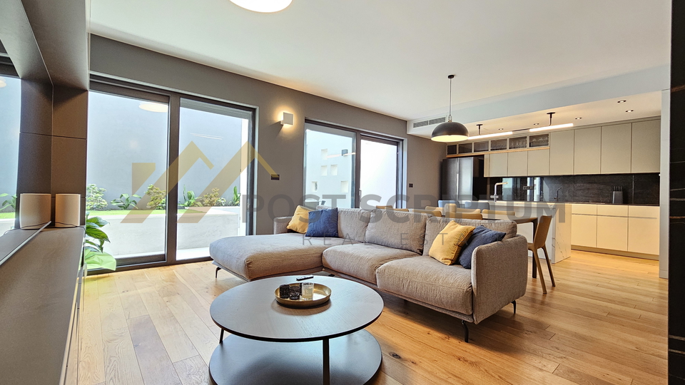 LUKSUZAN TROSOBAN&comma; DVIJE ETA&Zcaron;E&comma; DVA PARKING MJESTA&comma; JACUZZI&comma; DUGORO&Ccaron;NO od 1&period;5&period;2026&period;g&period;