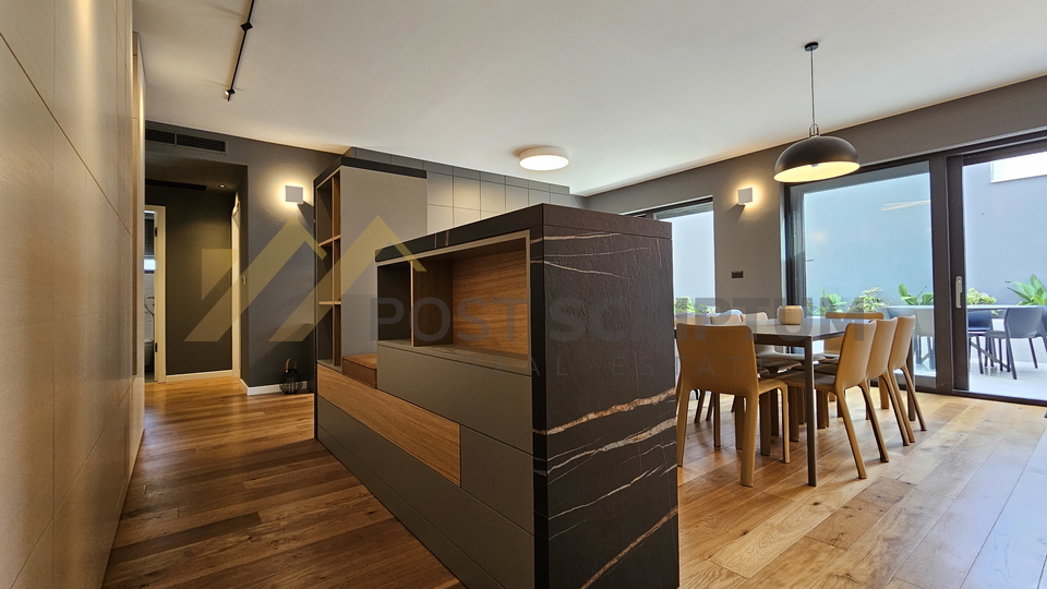 LUKSUZAN TROSOBAN&comma; DVIJE ETA&Zcaron;E&comma; DVA PARKING MJESTA&comma; JACUZZI&comma; DUGORO&Ccaron;NO od 1&period;5&period;2026&period;g&period;