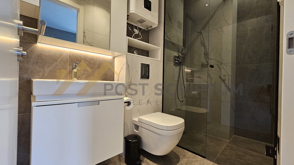 LUKSUZAN TROSOBAN&comma; DVIJE ETA&Zcaron;E&comma; DVA PARKING MJESTA&comma; JACUZZI&comma; DUGORO&Ccaron;NO od 1&period;5&period;2026&period;g&period;