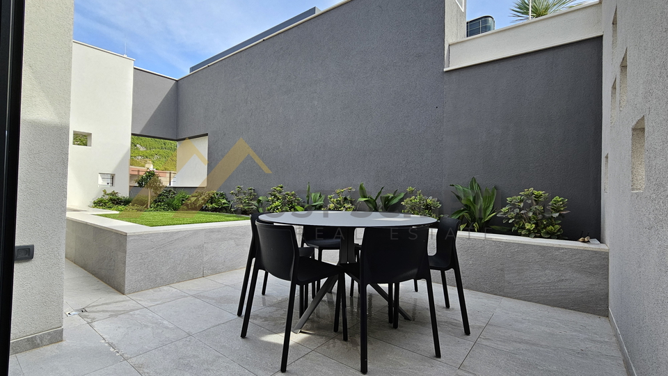 LUKSUZAN TROSOBAN&comma; DVIJE ETA&Zcaron;E&comma; DVA PARKING MJESTA&comma; JACUZZI&comma; DUGORO&Ccaron;NO od 1&period;5&period;2026&period;g&period;