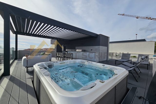 LUKSUZAN TROSOBAN, DVIJE ETAŽE, DVA PARKING MJESTA, JACUZZI, DUGOROČNO od 1.5.2026.g.