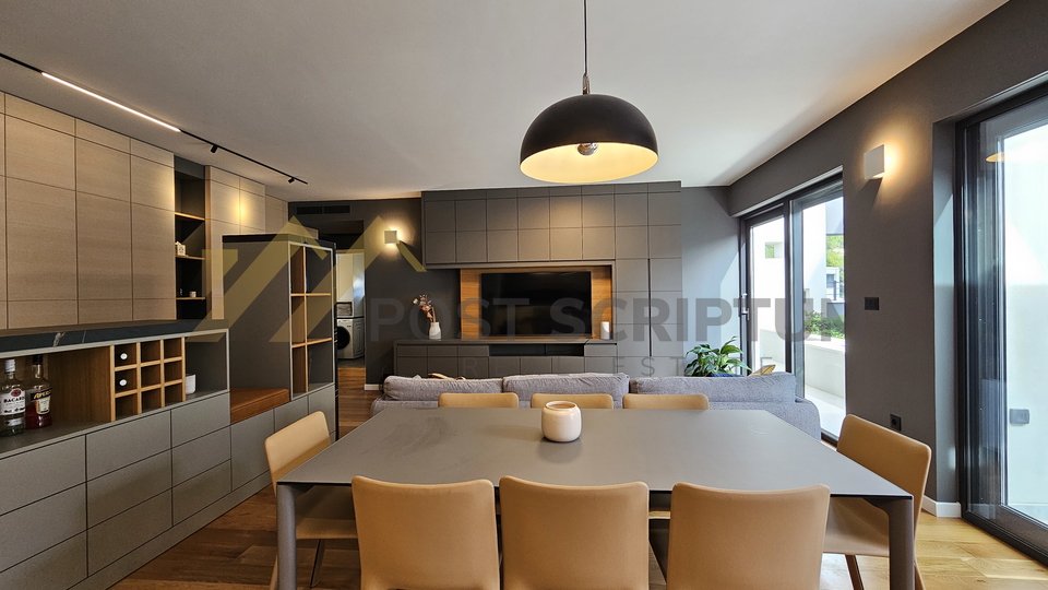 LUKSUZAN TROSOBAN&comma; DVIJE ETA&Zcaron;E&comma; DVA PARKING MJESTA&comma; JACUZZI&comma; DUGORO&Ccaron;NO od 1&period;5&period;2026&period;g&period;