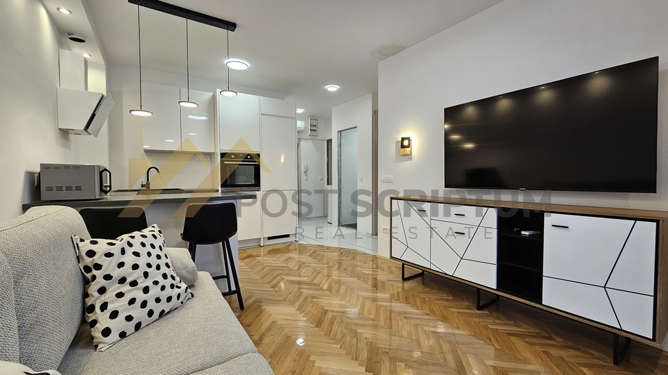 TROGIR, MODERN ONE-ROOM, FIRST MOVE IN, LONG TERM