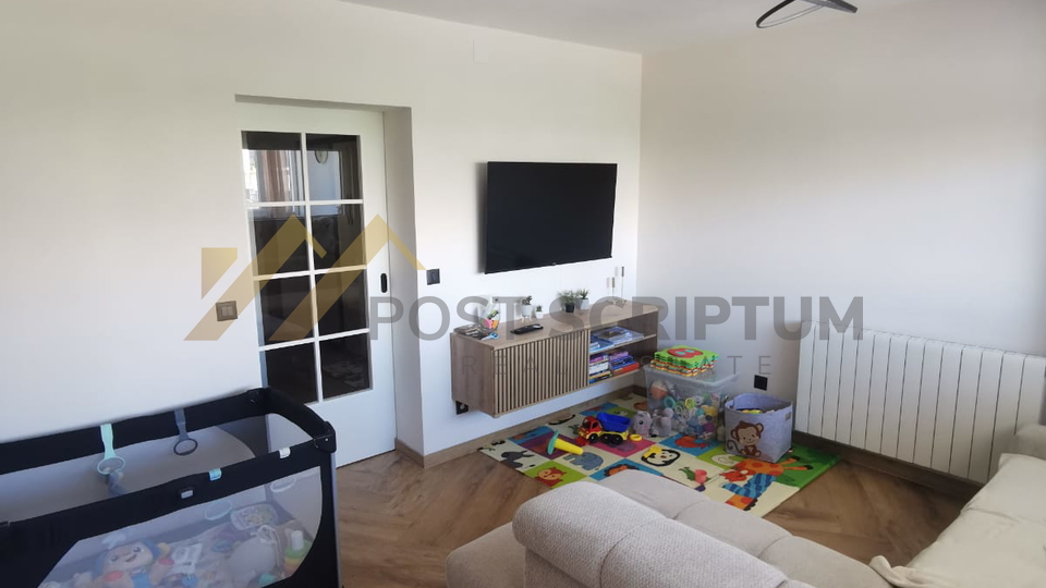 SPLIT 3&comma; KRSTARICA&comma; RENOVIRAN DVOSOBAN