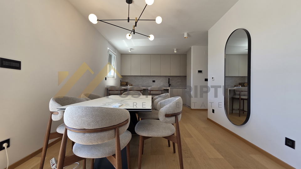 BOL, LUKSUZAN PENTHOUSE, PARKING, DUGOROČAN NAJAM