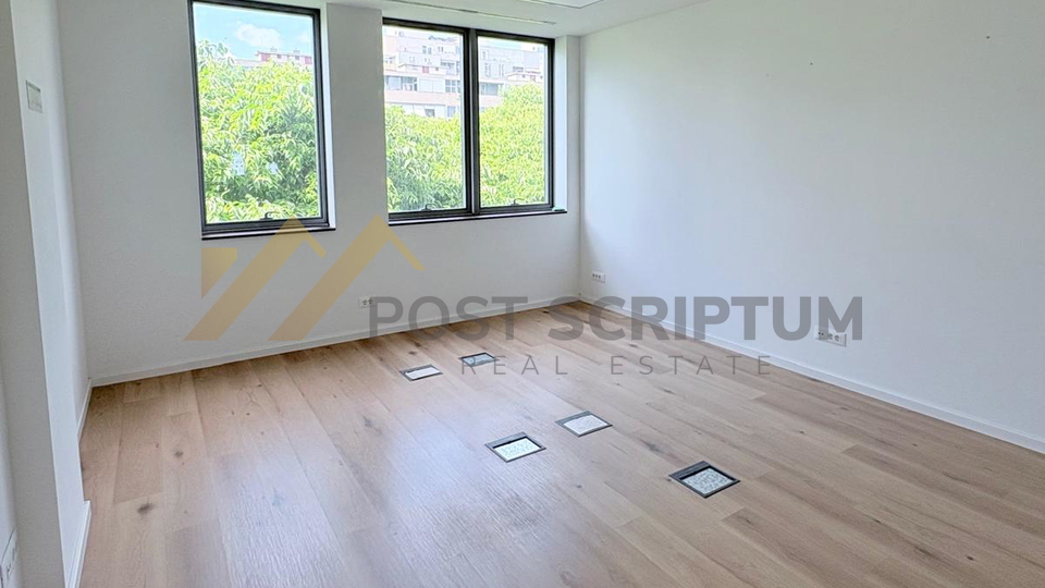 BUSINESS SPACE of 63sqm&comma; ATTRACTIVE LOCATION