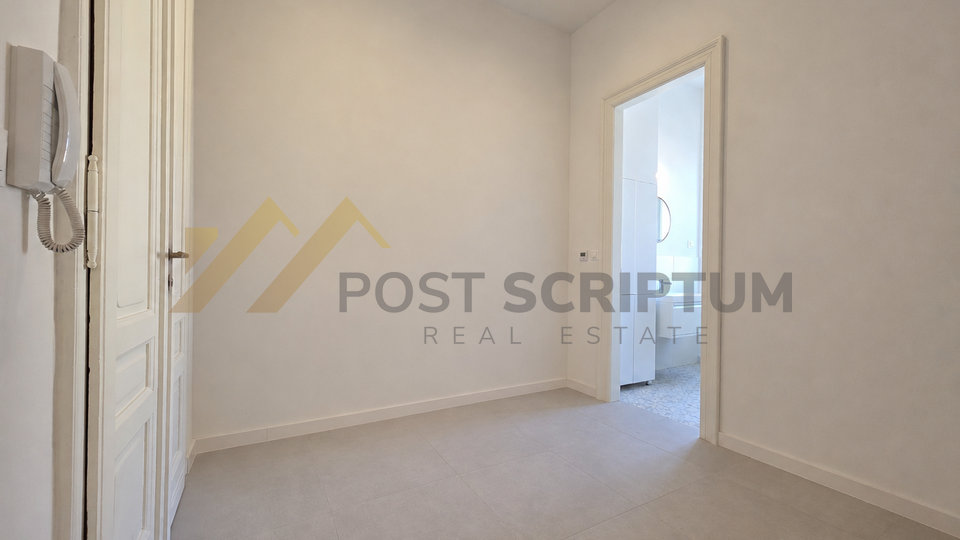 Commercial Property&comma; 34 m2&comma; For Rent&comma; Split - Grad