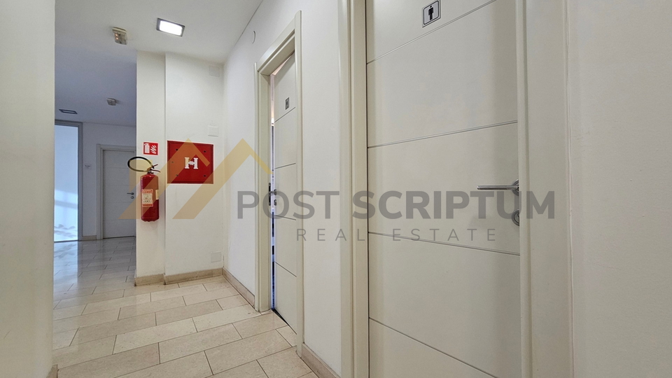 Commercial Property&comma; 22 m2&comma; For Rent&comma; Split - Grad