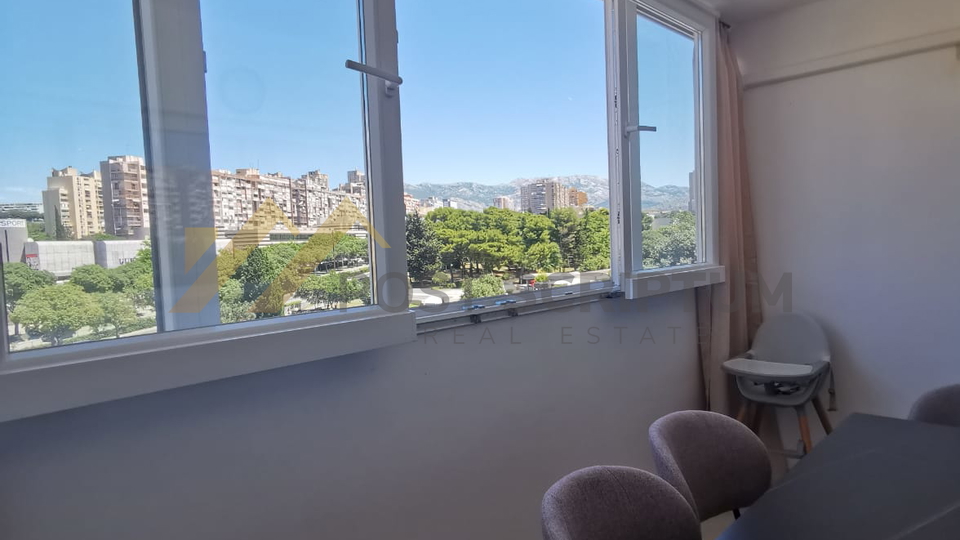 SPLIT 3&comma; KRSTARICA&comma; RENOVIRAN DVOSOBAN